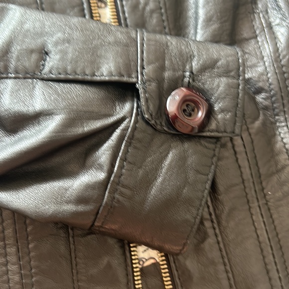XXS black leather jacket. Fits like a zero. Buttery soft Italian leather. - Picture 4 of 7